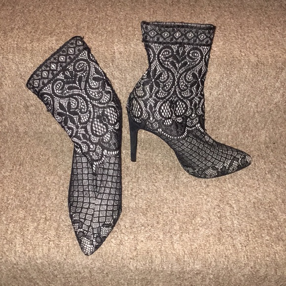 ♠️NWT Steve Madden Lace Sock Bootie - Picture 2 of 8